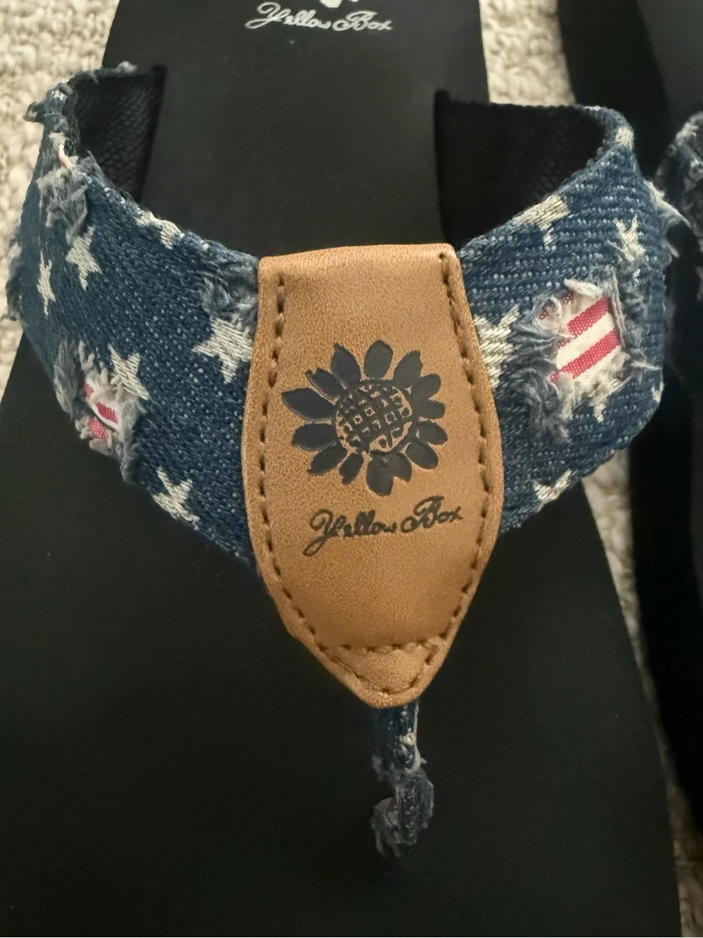 Yellow Box Navy Star & Flag Print Flip Flops with Tan Trim. Size 8. - Picture 2 of 9